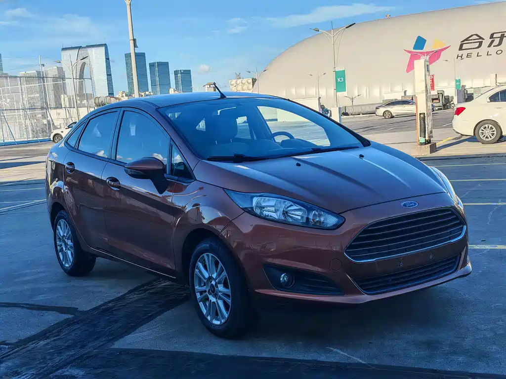 Ford Fiesta 2013 — фото 2