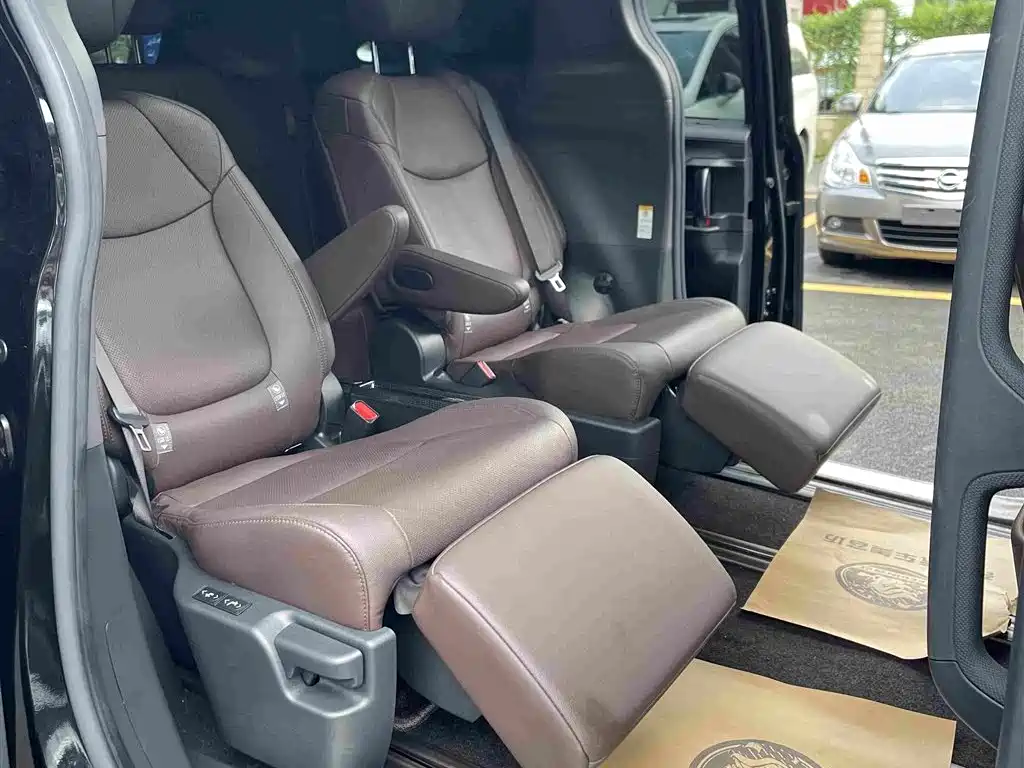 Toyota Sienna 2024 — фото 19