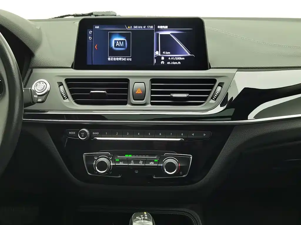 BMW 1 Series 2018 — фото 12