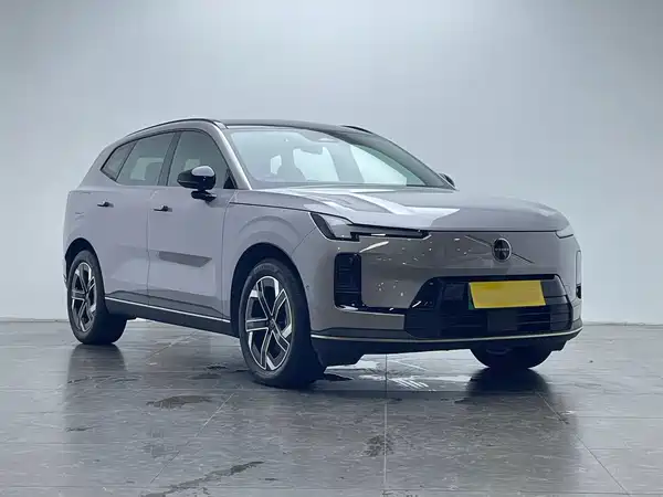 Volvo XC70 Plug-In Hybrid 2025