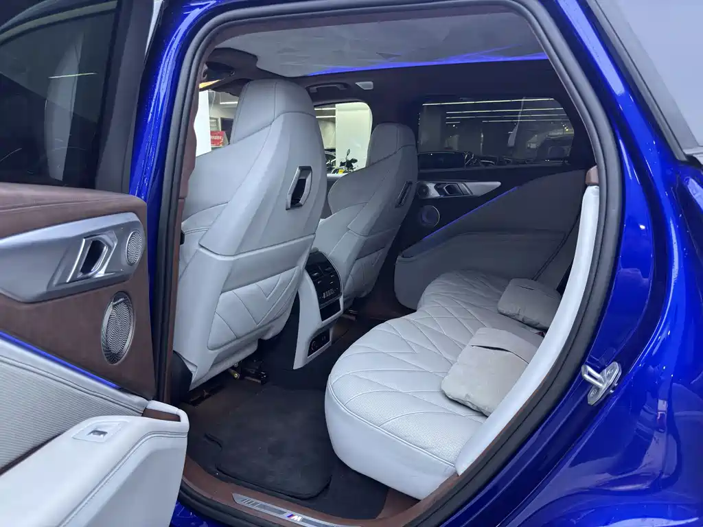 BMW XM 2023 — фото 12