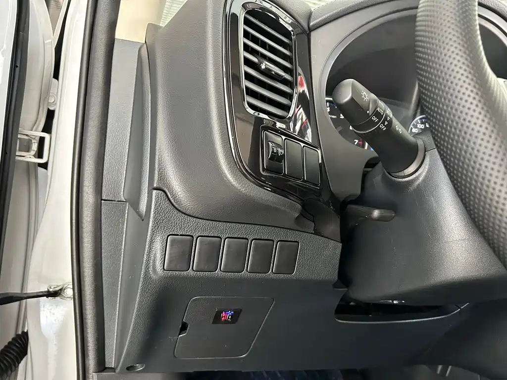 Mitsubishi Outlander 2022 — фото 19