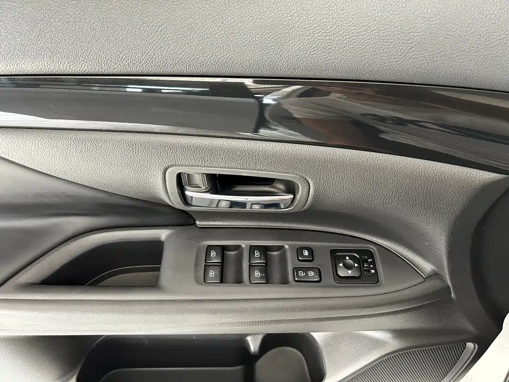 Mitsubishi Outlander 2022 — фото 21