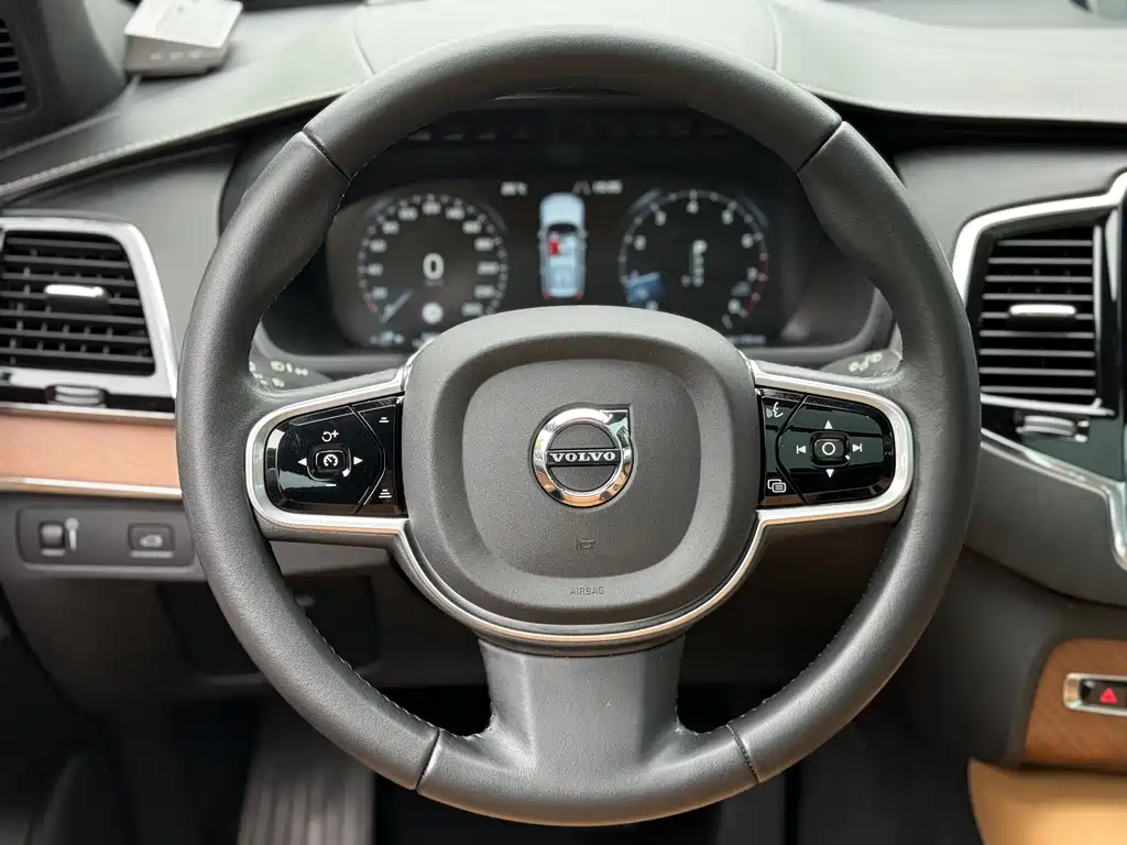 Volvo XC90 2017 — фото 15