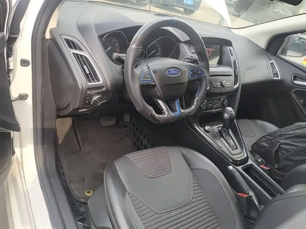 Ford Focus 2017 — фото 10