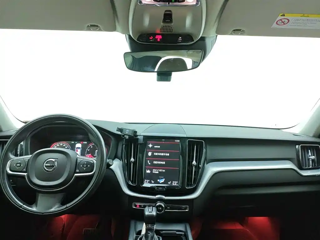 Volvo XC60 2019 — фото 10