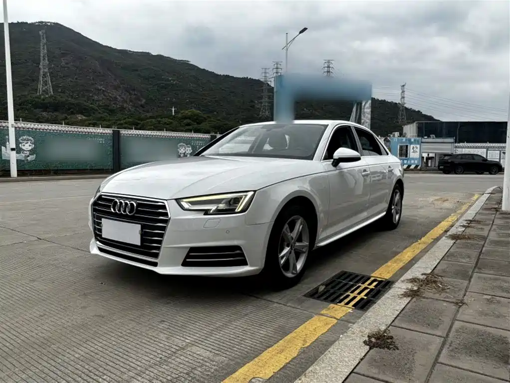 Audi A4L 2017 — фото 1