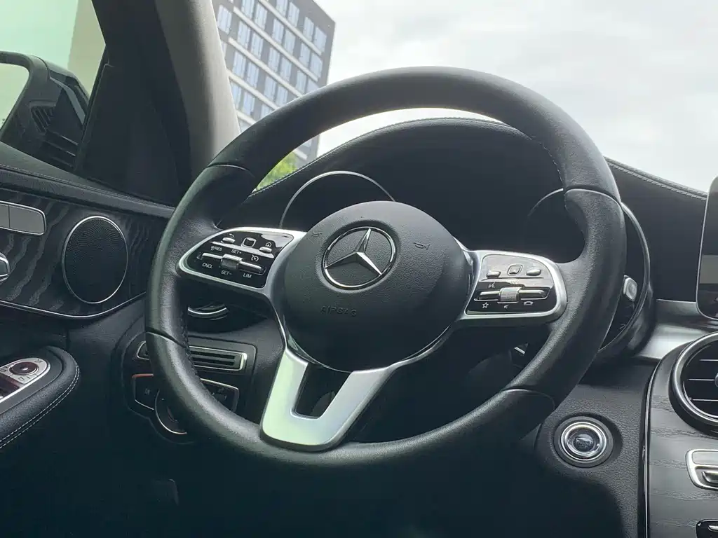 Mercedes-Benz C-Class 2019 — фото 20