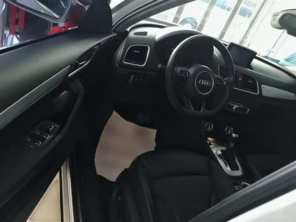 Audi Q3 2016 — фото 16