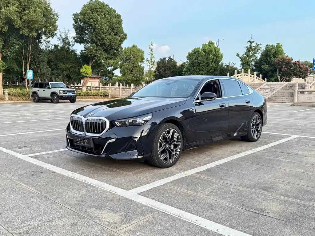 BMW 5 Series 2025