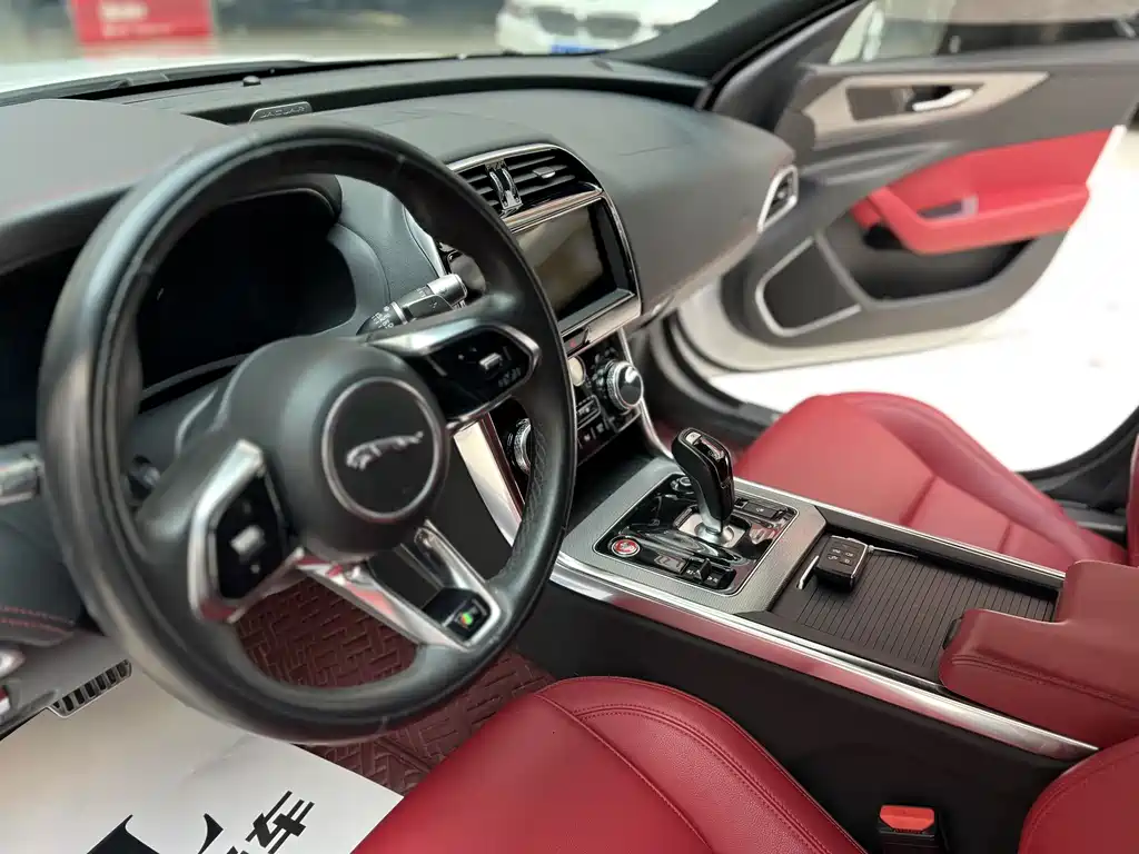 Jaguar XEL 2022 — фото 18