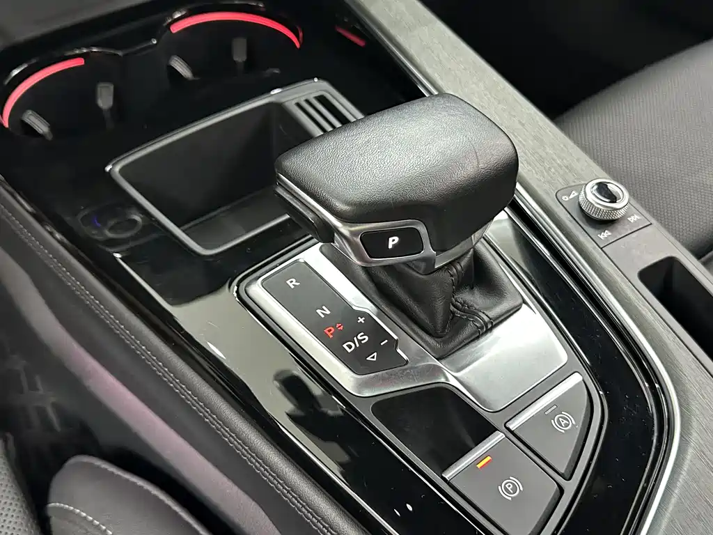 Audi A4L 2023 — фото 18