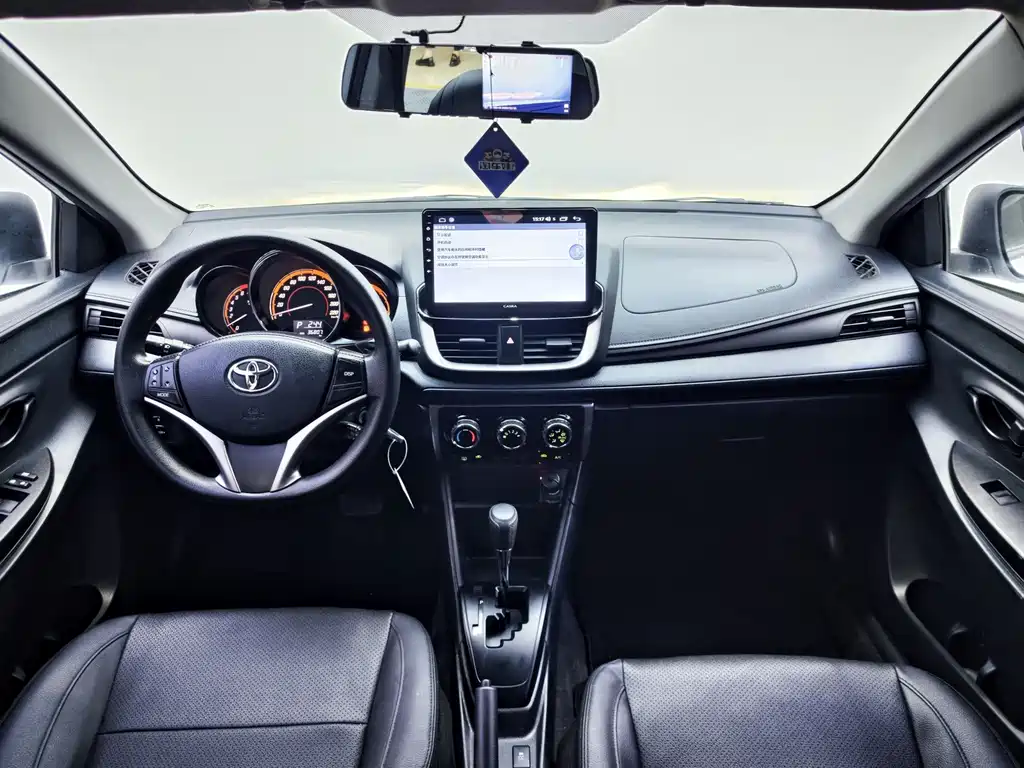 Toyota Yaris L 2022 — фото 8
