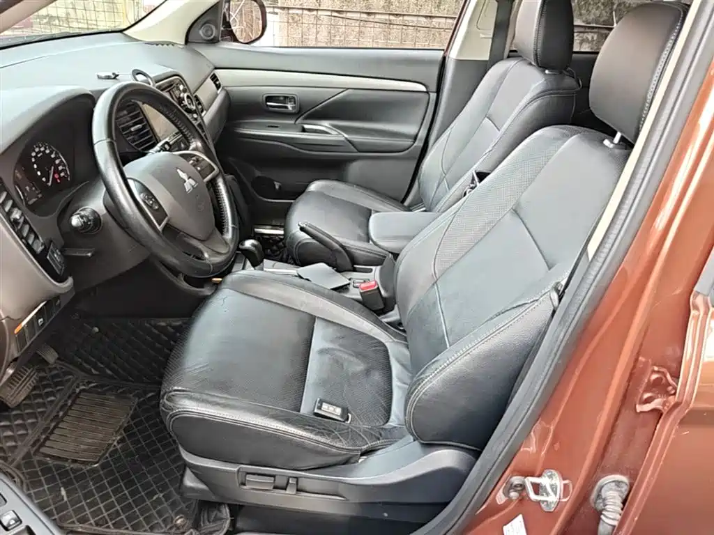 Mitsubishi Outlander 2015 — фото 15