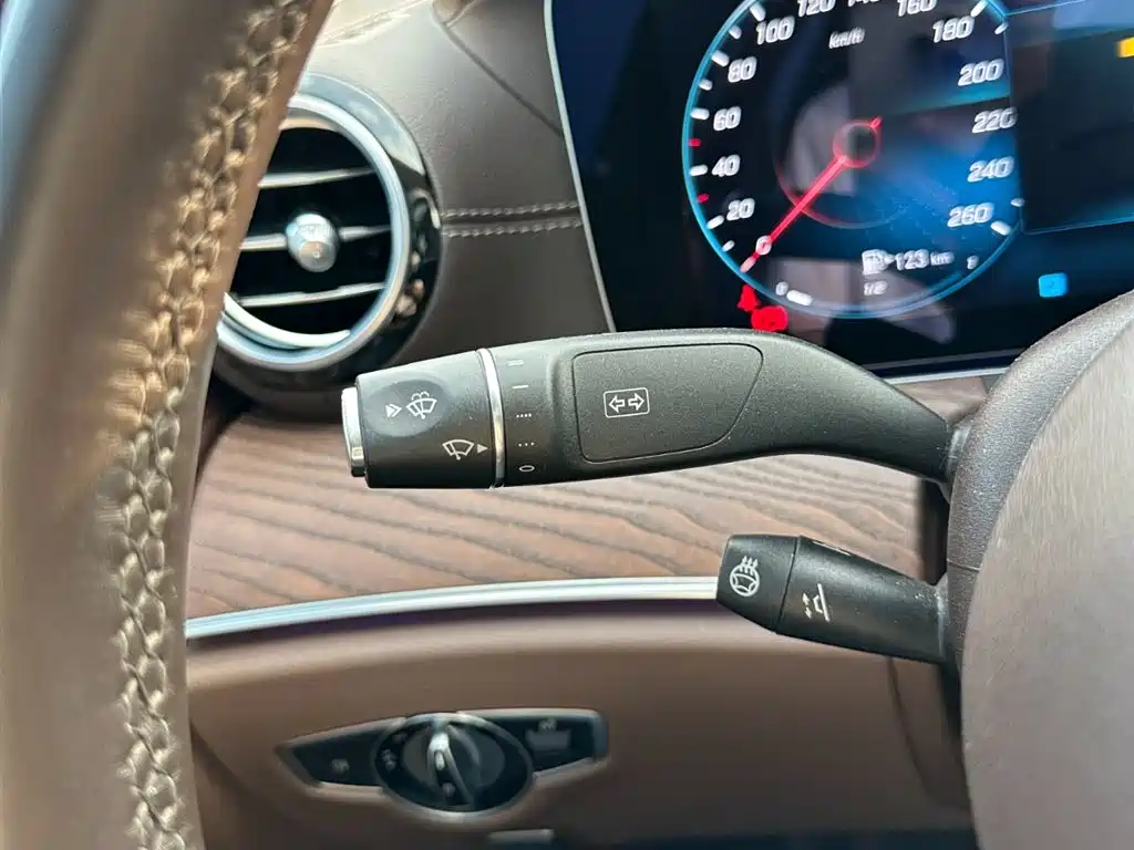 Mercedes-Benz E-Class 2023 — фото 22