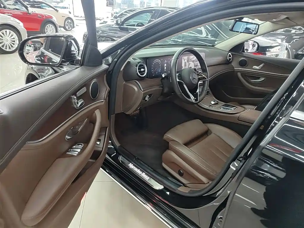 Mercedes-Benz E-Class 2023 — фото 16