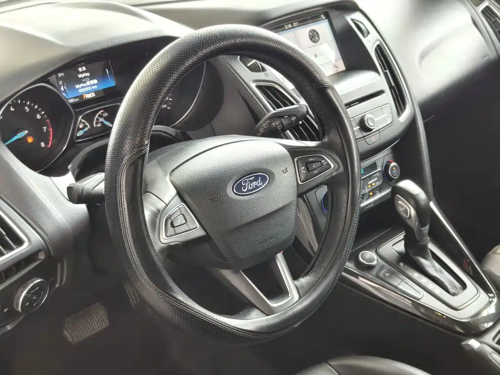 Ford Focus 2019 — фото 8