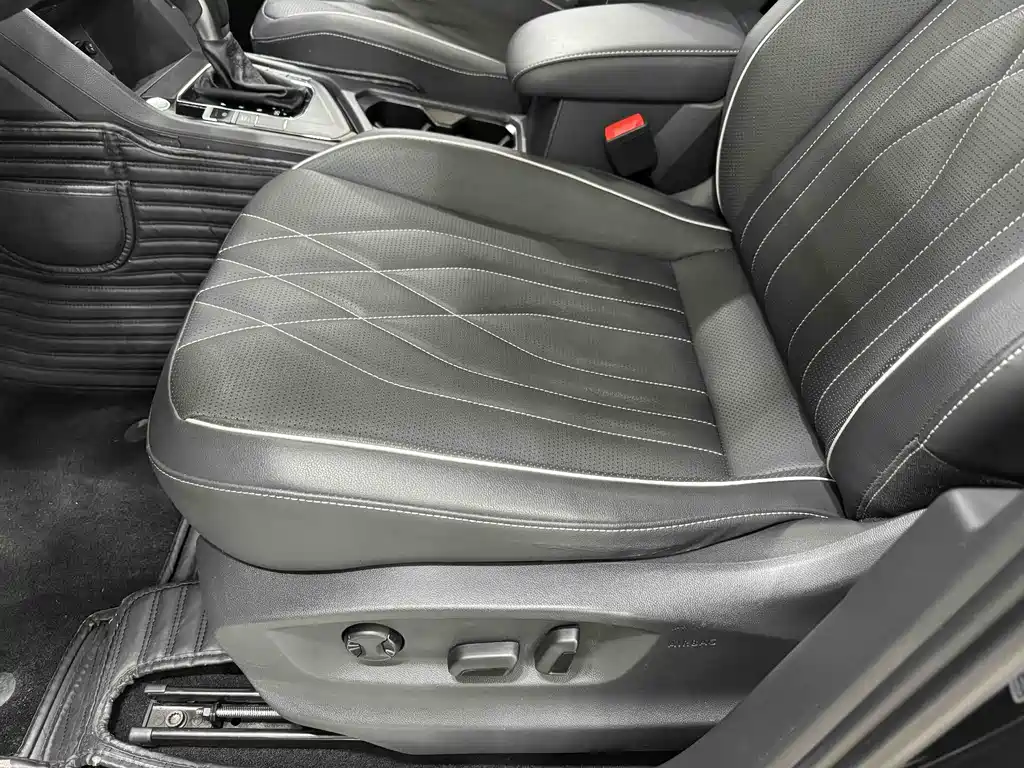 Volkswagen Tiguan L 2021 — фото 16