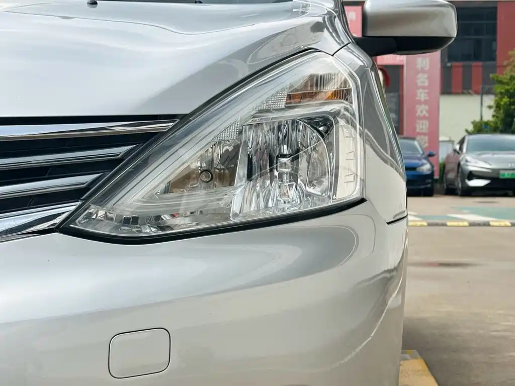 Nissan Livina 2015 — фото 8