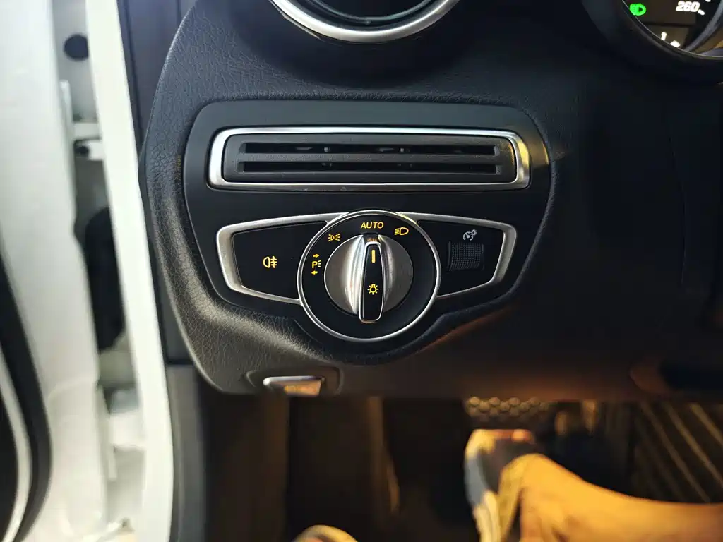 Mercedes-Benz C-Class 2019 — фото 12