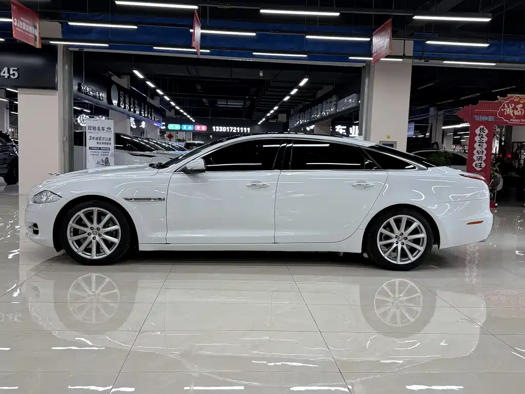 Jaguar XJ 2015 — фото 12