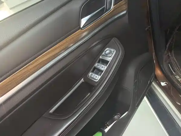 Roewe RX8 2018
