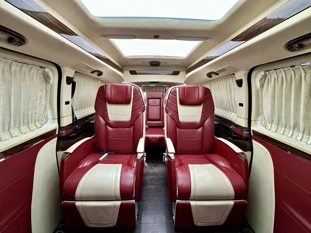 Mercedes-Benz V-Class 2019 — фото 10