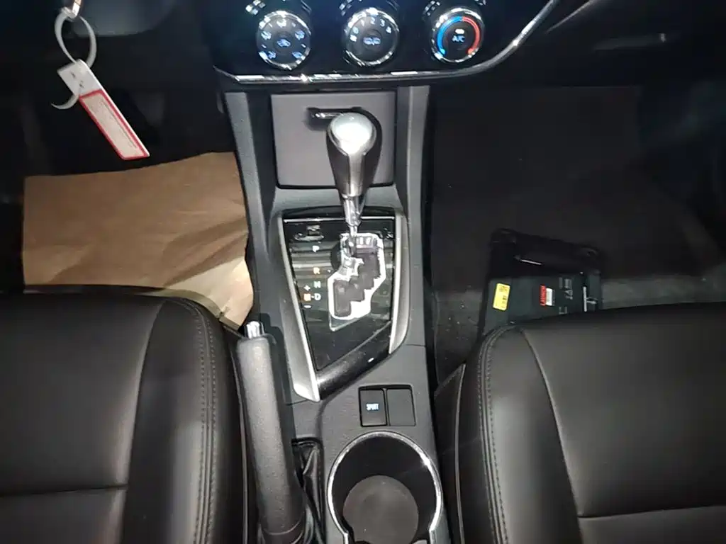 Toyota Corolla 2017 — фото 14