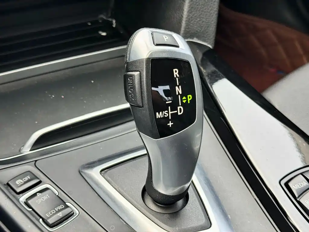 BMW 3 Series 2016 — фото 15