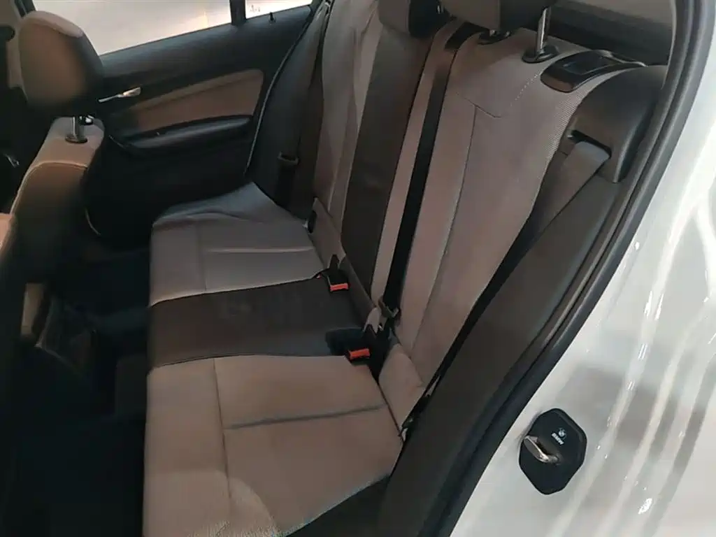 BMW 1 Series 2015 — фото 17