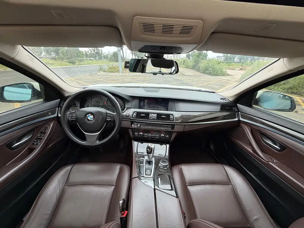BMW 5 Series 2015 — фото 10