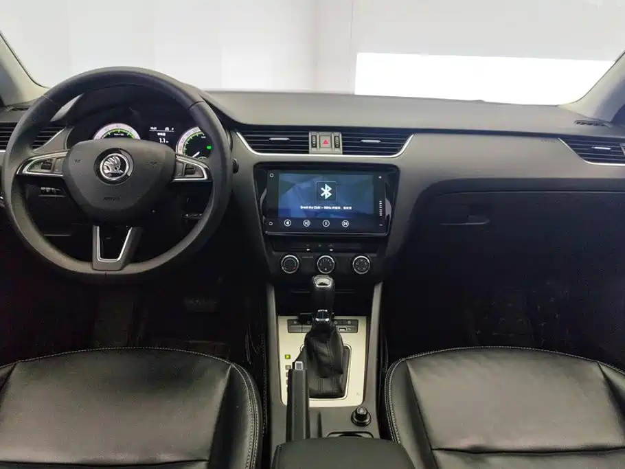 Skoda Octavia 2019 — фото 12