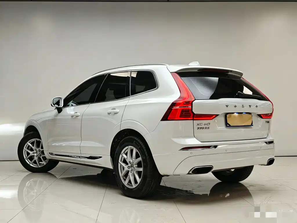 Volvo XC60 2019 — фото 16