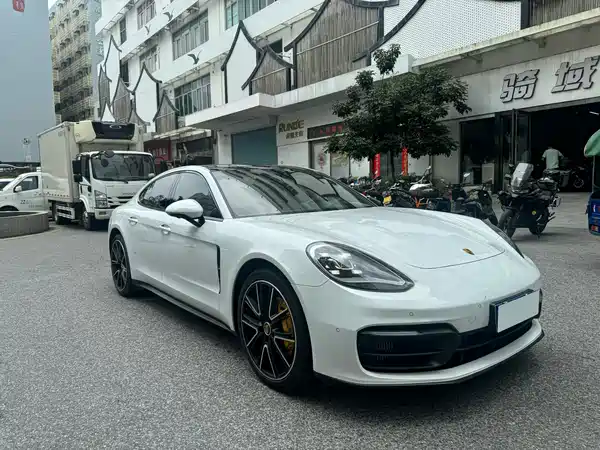 Porsche Panamera 2023