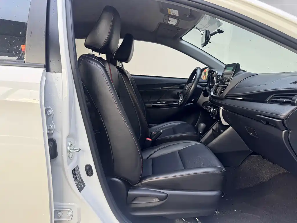 Toyota Yaris L 2022 — фото 10