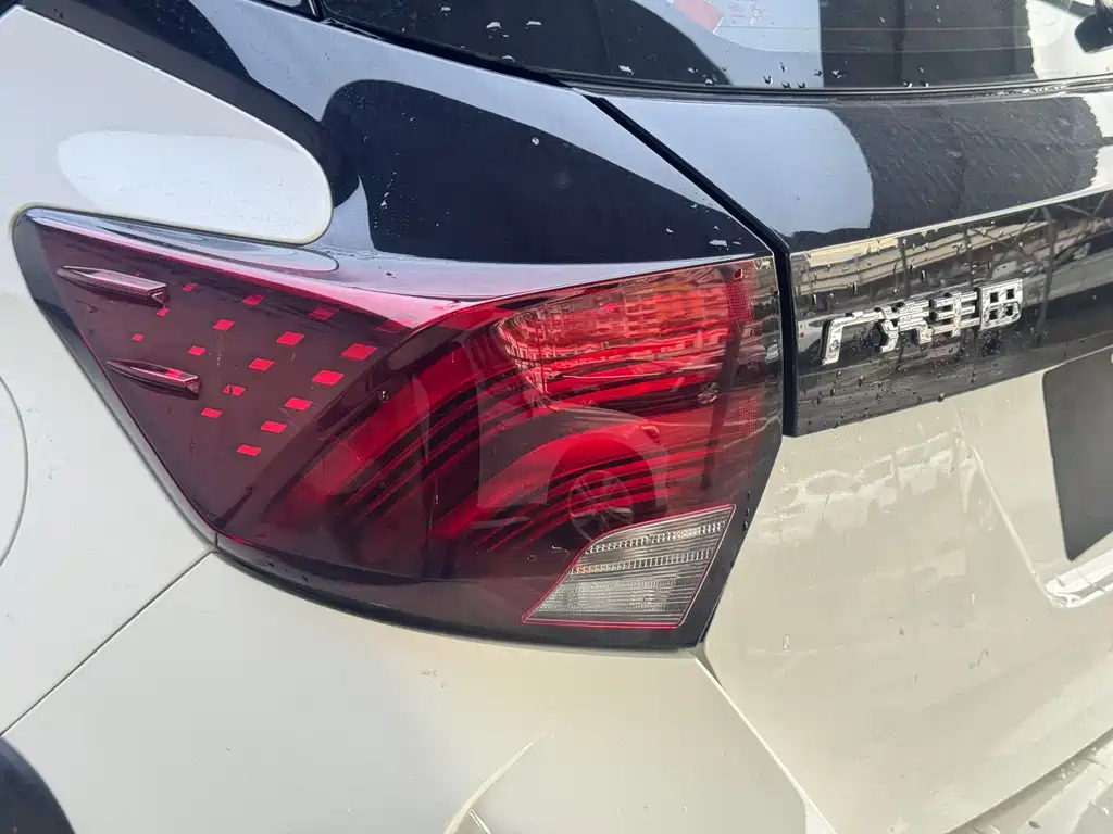 Toyota Yaris L 2022 — фото 34