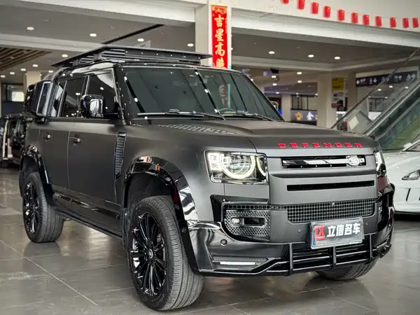 Land Rover Defender 2024