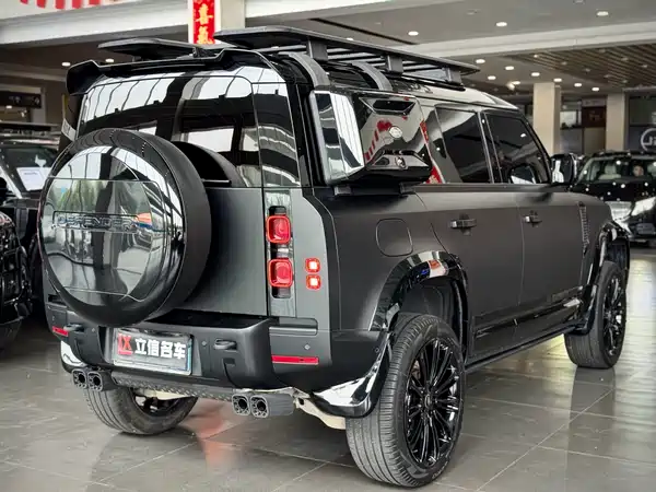 Land Rover Defender 2024