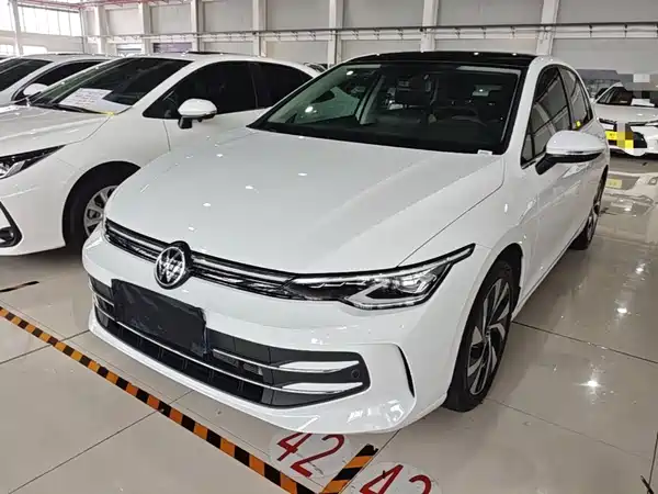 Volkswagen Golf 2025