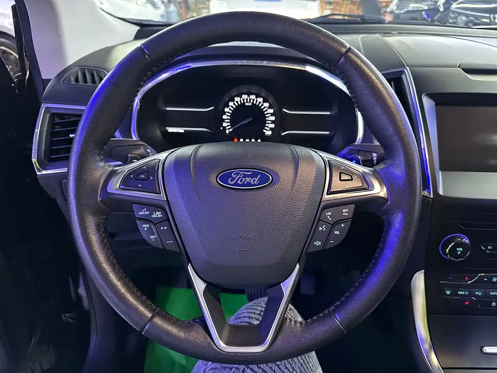 Ford Edge 2019 — фото 10