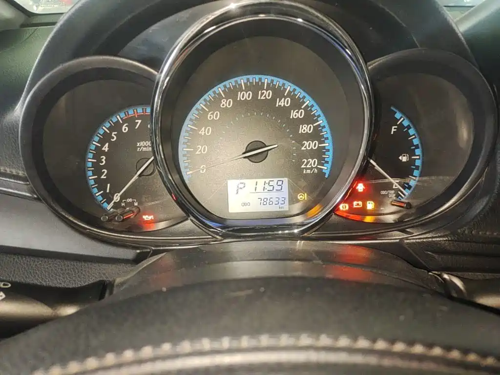 Toyota Yaris L 2017 — фото 12