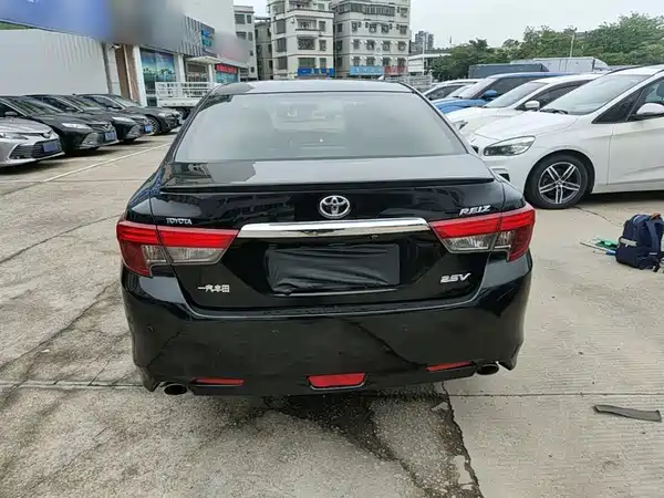 Toyota Reiz 2013