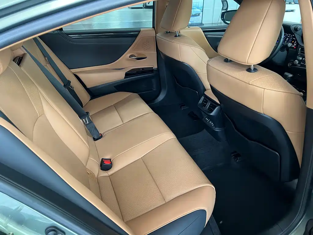 Lexus ES 2023 — фото 14
