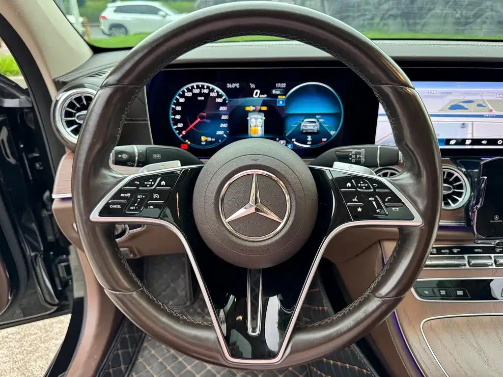 Mercedes-Benz E-Class 2023 — фото 12