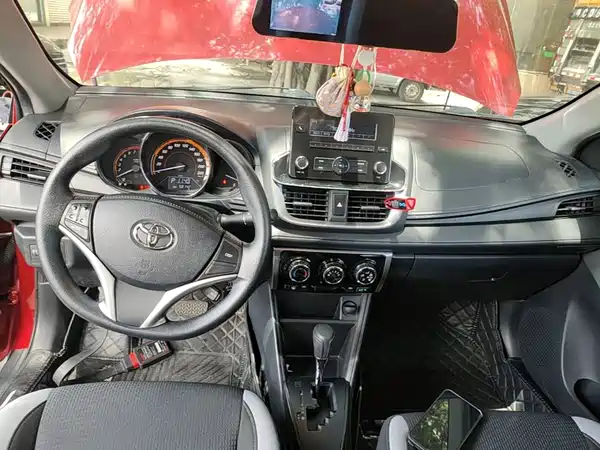 Toyota Yaris L 2022