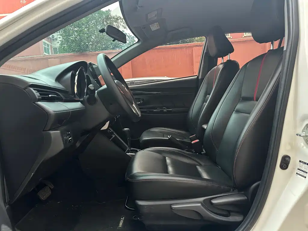Toyota Yaris L 2022 — фото 15