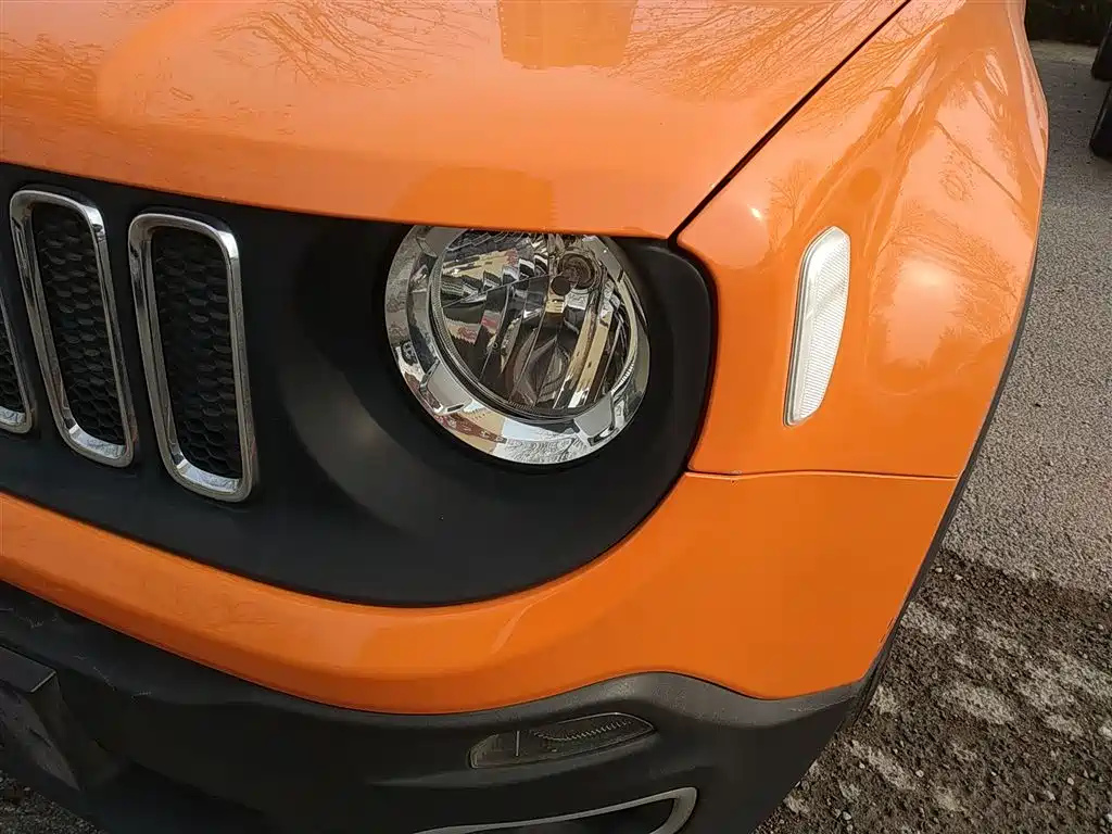 Jeep Renegade 2017 — фото 15