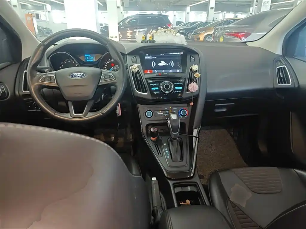 Ford Focus 2019 — фото 10