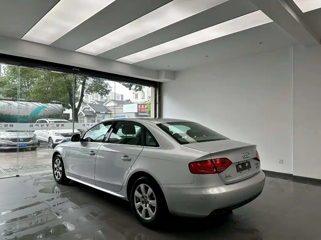 Audi A4L 2011