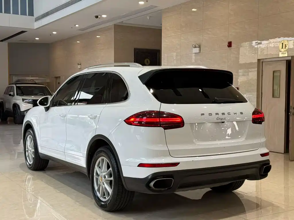 Porsche Cayenne 2017 — фото 15